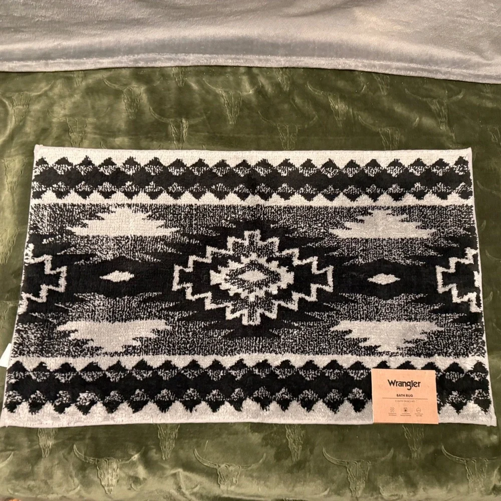 Wrangler Bath Rug Southwestern Geometric Gray and Black 20x32 New NWT